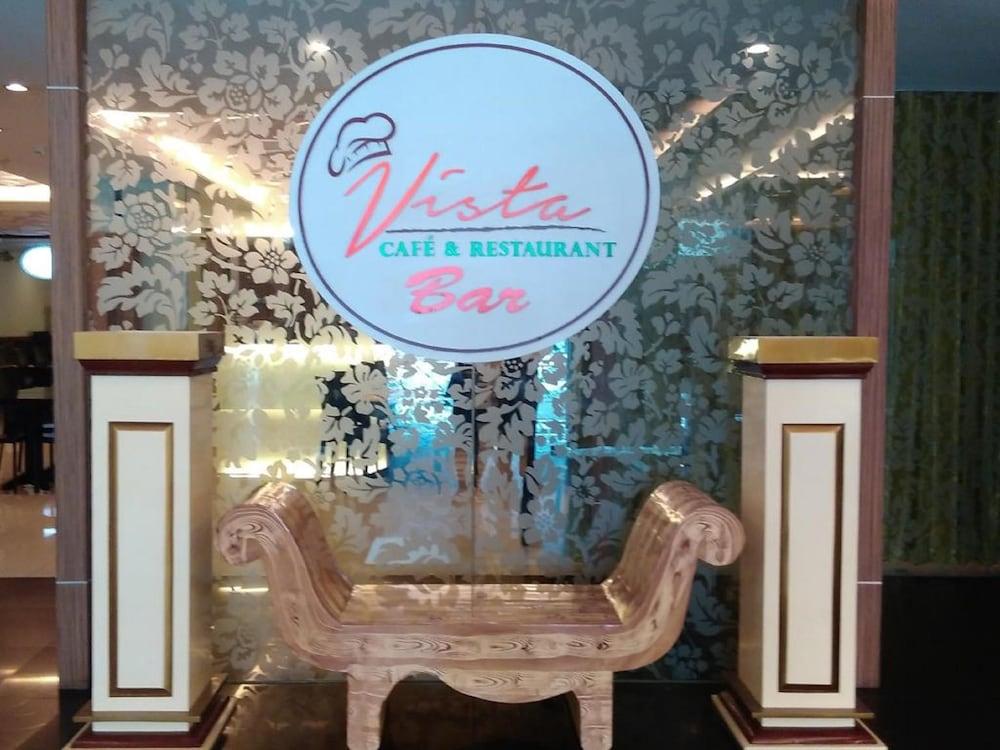 Vista Hotel Cubao Quezon City Zewnętrze zdjęcie