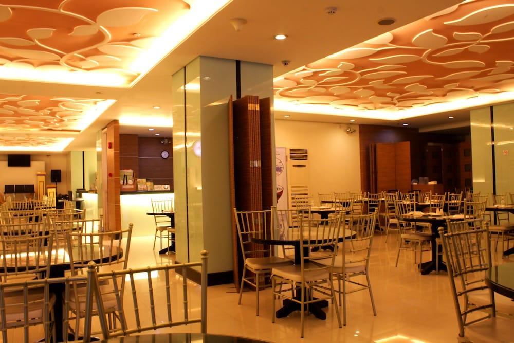 Vista Hotel Cubao Quezon City Zewnętrze zdjęcie