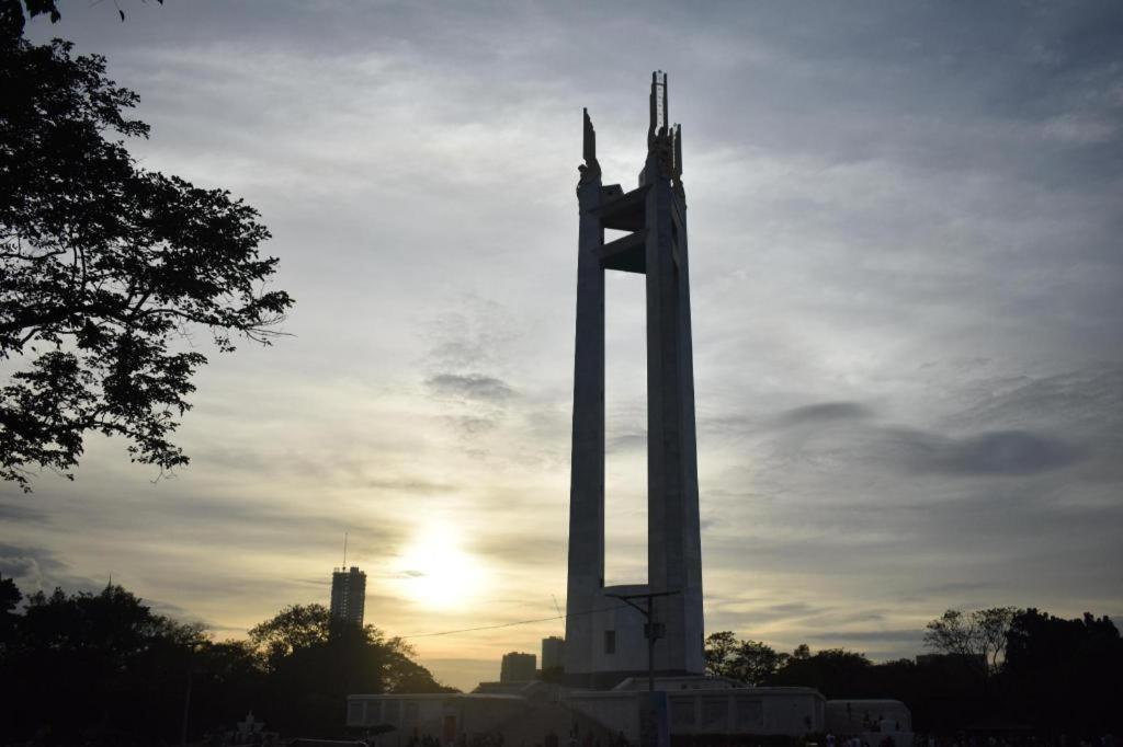 Vista Hotel Cubao Quezon City Zewnętrze zdjęcie