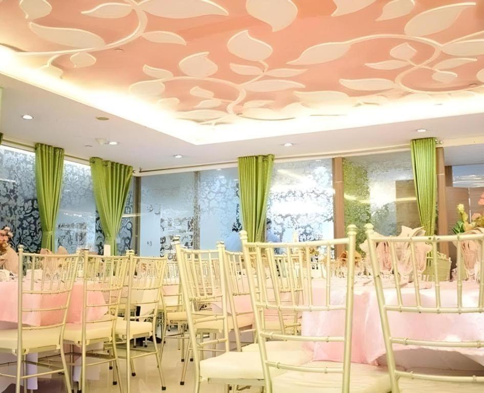 Vista Hotel Cubao Quezon City Zewnętrze zdjęcie