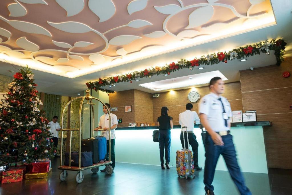 Vista Hotel Cubao Quezon City Zewnętrze zdjęcie