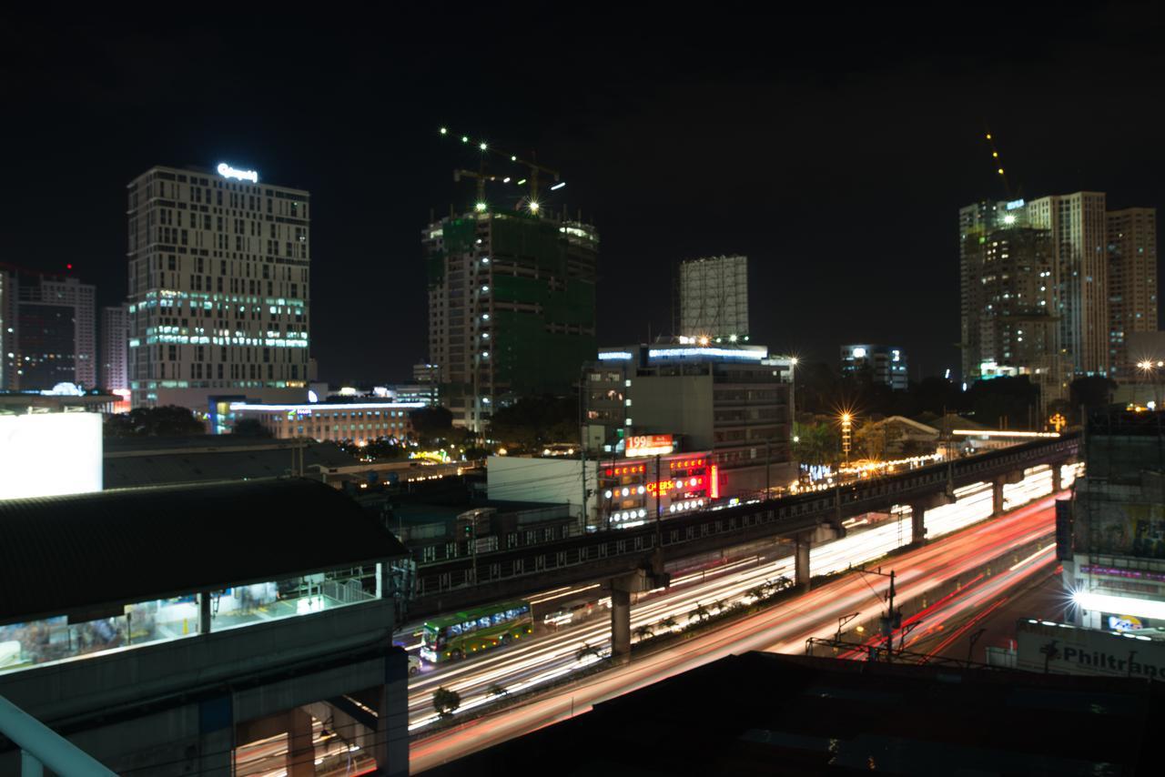 Vista Hotel Cubao Quezon City Zewnętrze zdjęcie
