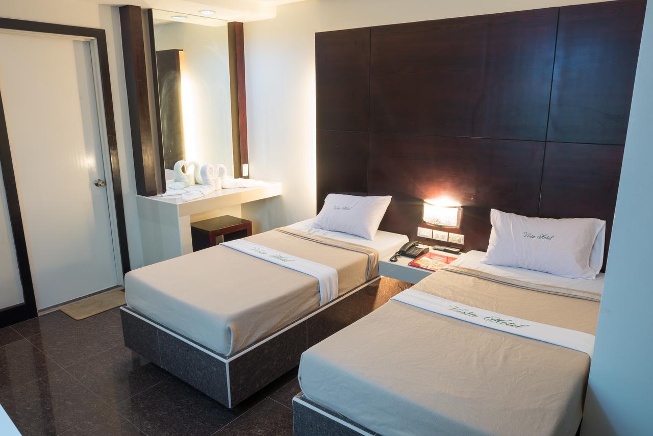 Vista Hotel Cubao Quezon City Zewnętrze zdjęcie
