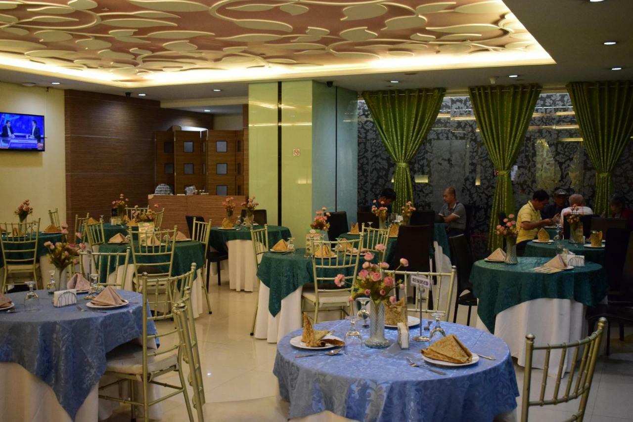 Vista Hotel Cubao Quezon City Zewnętrze zdjęcie