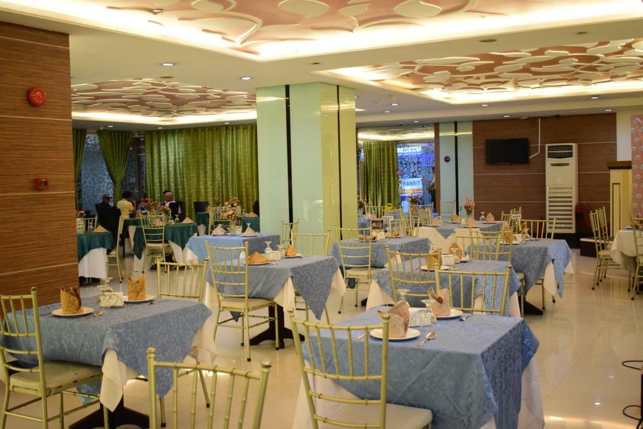 Vista Hotel Cubao Quezon City Zewnętrze zdjęcie