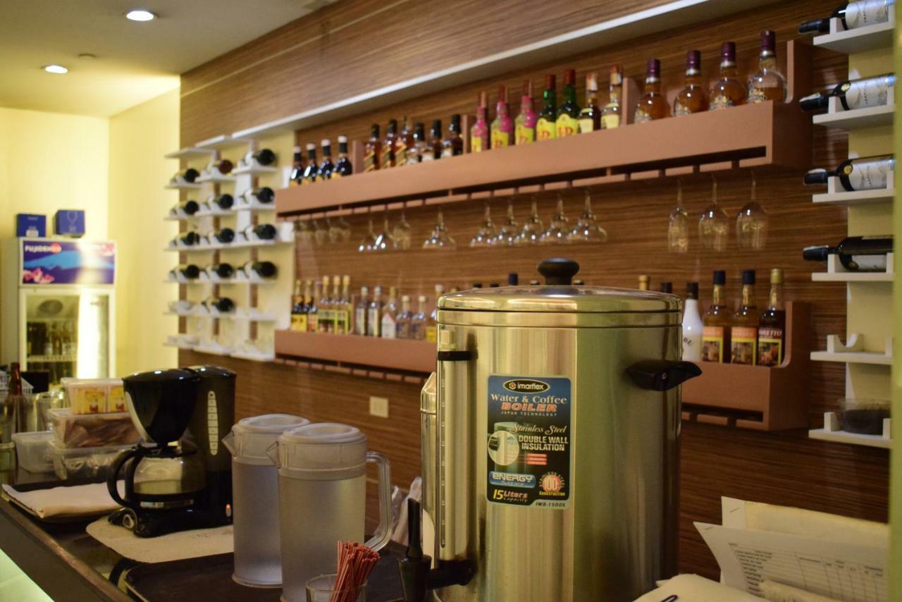 Vista Hotel Cubao Quezon City Zewnętrze zdjęcie